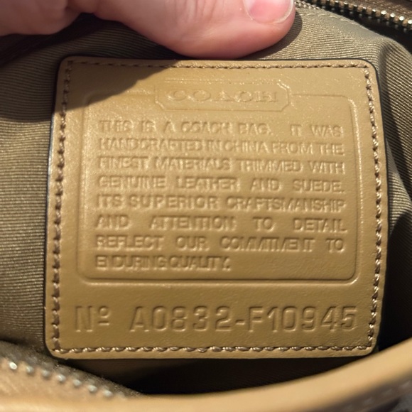 Y2K COACH Soho Hamptons Classic Convertible
Shoulder Crossbody Bag. - Picture 11 of 12